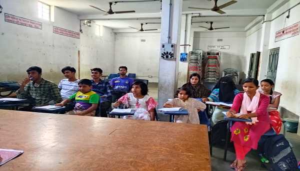 Spoken English Classroom - Maatara Academy